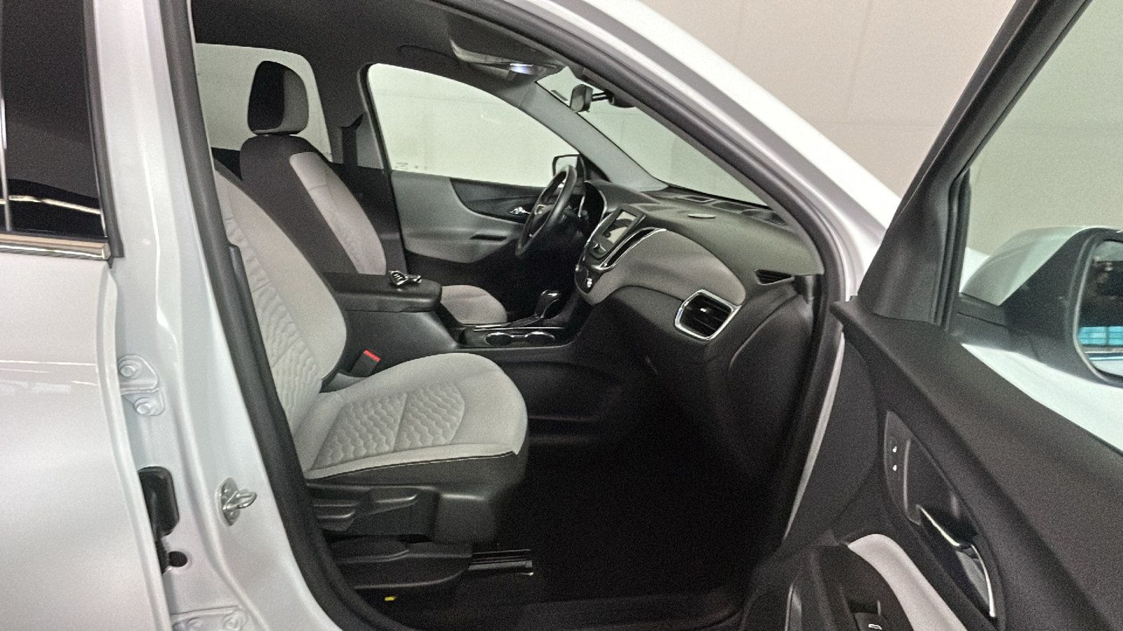 Used 2019 Chevrolet Equinox LT w/ Driver Convenience Package FWD image 36
