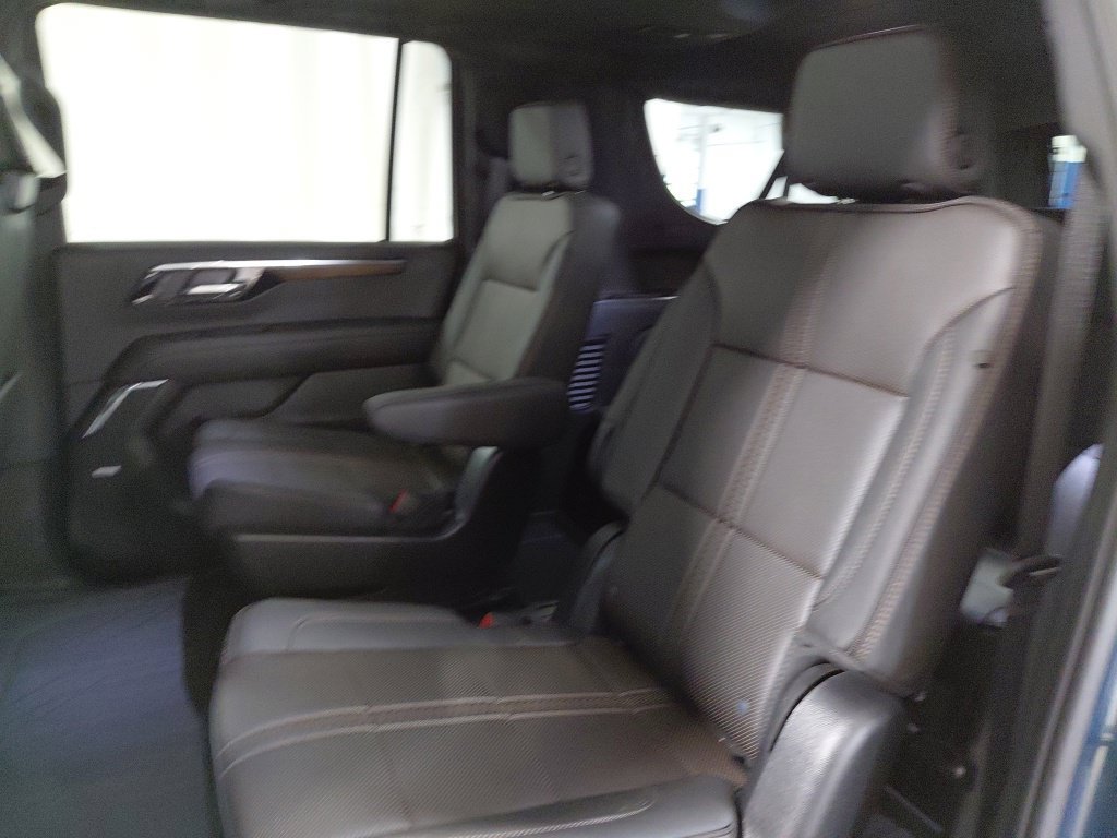 Certified 2026 Chevrolet Suburban High Country AWD/4WD image 18
