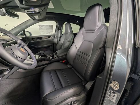 New 2026 Porsche Cayenne GTS AWD/4WD image 5