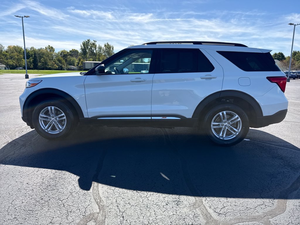 Used 2023 Ford Explorer XLT w/ Equipment Group 202A AWD/4WD image 5