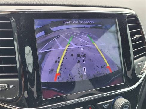 Used 2019 Jeep Grand Cherokee Laredo w/ 18" Wheel & 8.4" Radio Group image 17