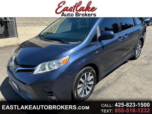 Used 2018 Toyota Sienna XLE image 1