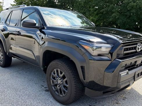 Used 2025 Toyota 4Runner SR5 AWD/4WD image 5