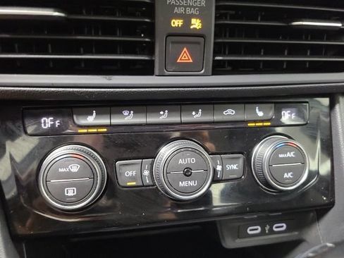 Used 2024 Volkswagen Jetta SE FWD image 28