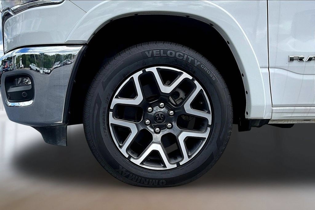 Used 2025 RAM 1500 Laramie AWD/4WD image 32