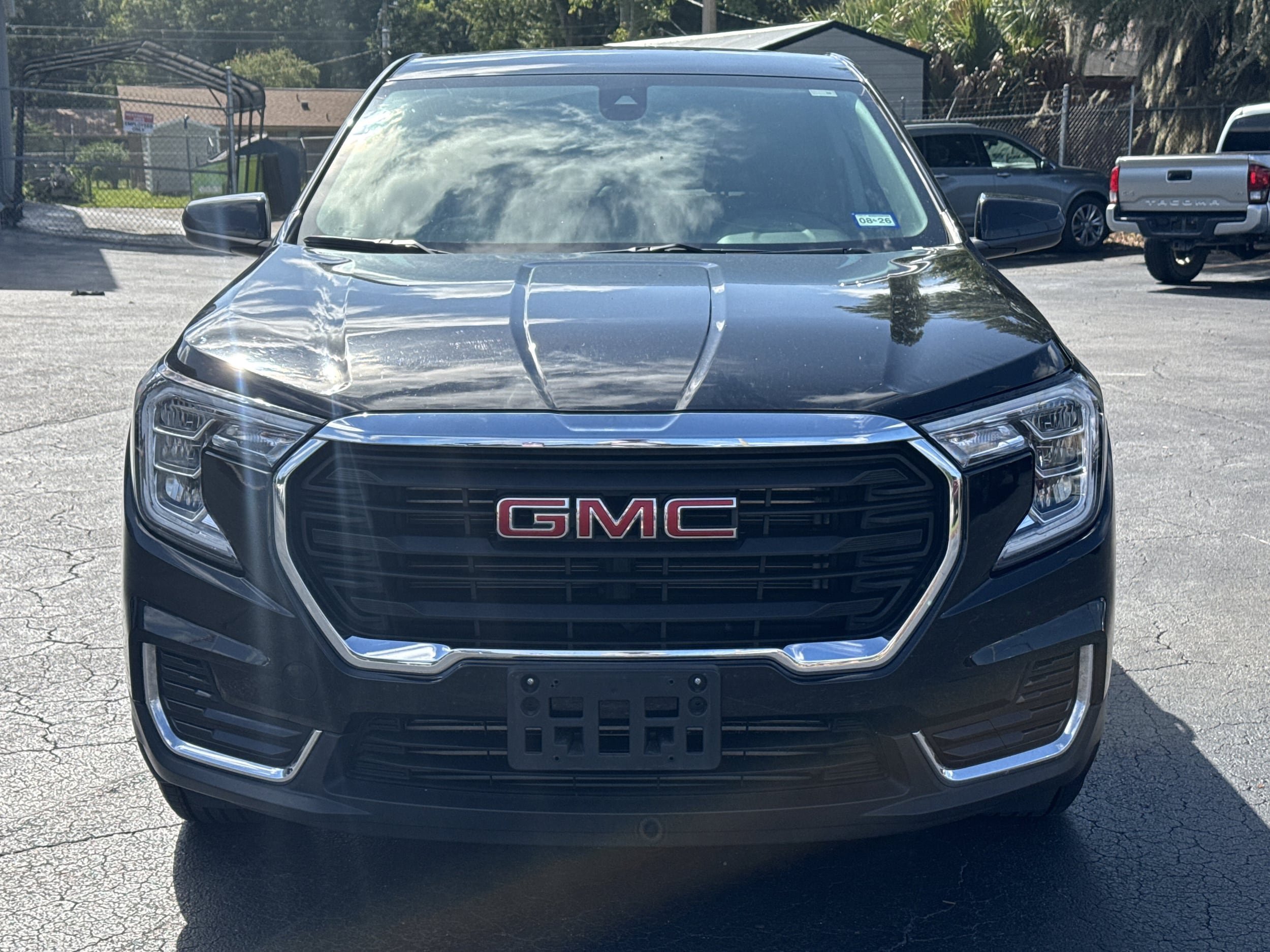 Used 2024 GMC Terrain SLE FWD image 3