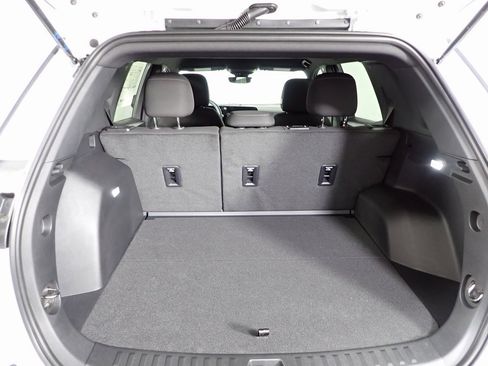 New 2025 Chevrolet Equinox LT w/ Safety and Technology Package image 13