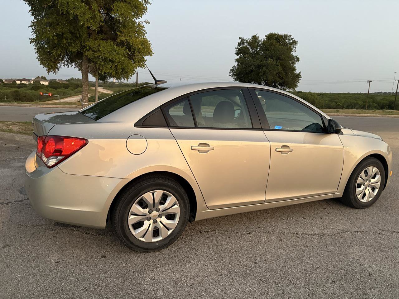 Used 2013 Chevrolet Cruze LS FWD image 22