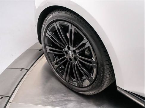 Used 2024 Land Rover Range Rover SE AWD/4WD image 10