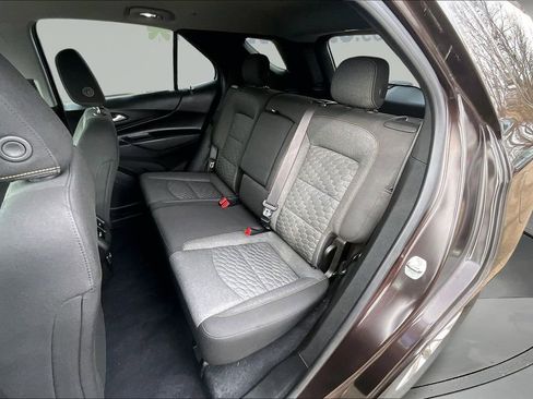 Used 2020 Chevrolet Equinox LT w/ Driver Convenience Package image 23