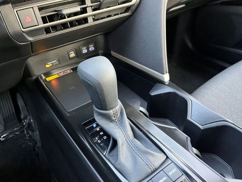 Used 2025 Toyota Camry LE image 40