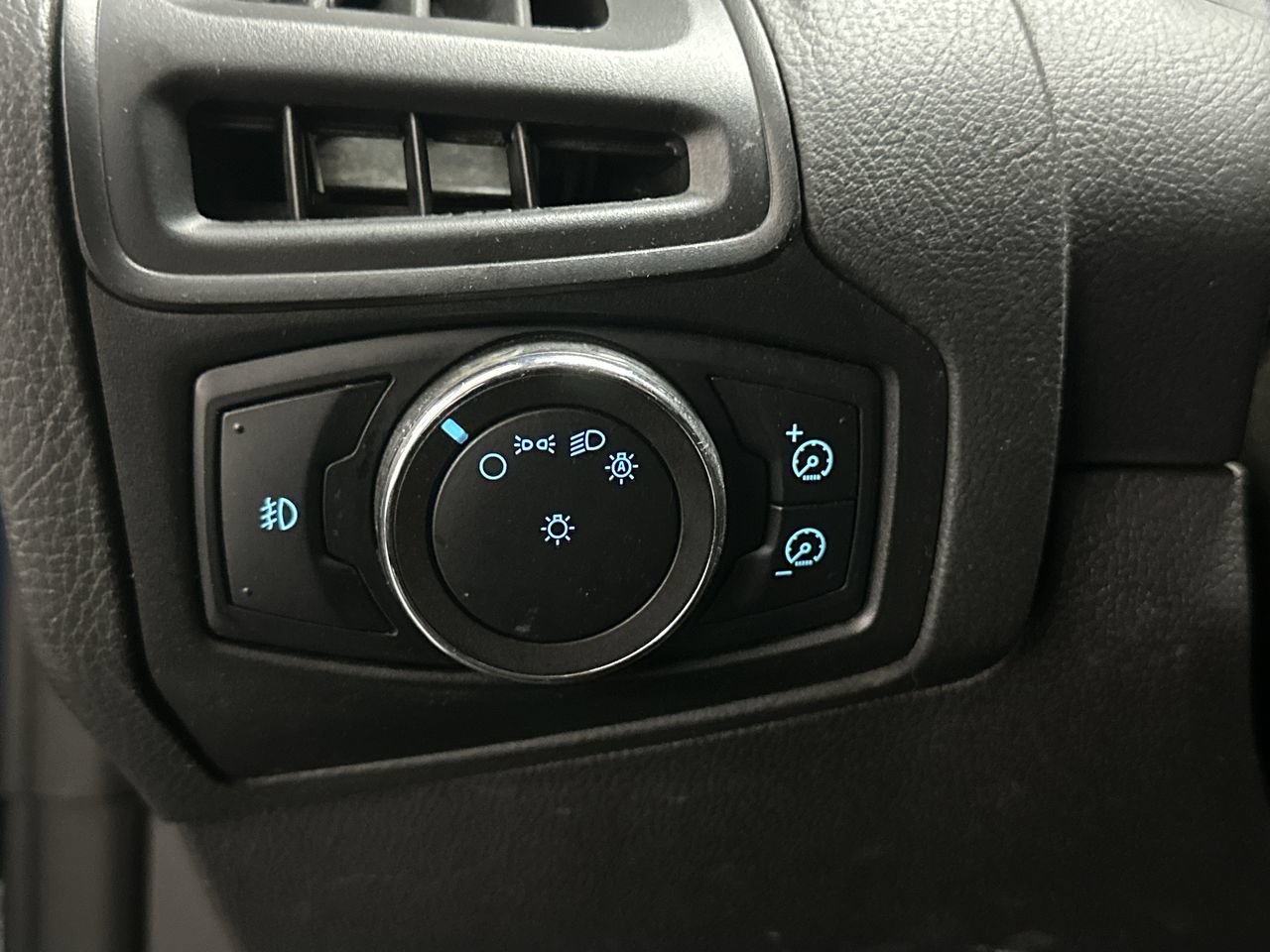 Used 2012 Ford Focus SEL FWD image 36