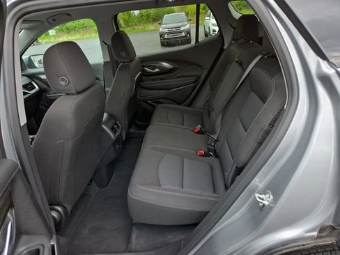 Used 2024 GMC Terrain SLE image 28