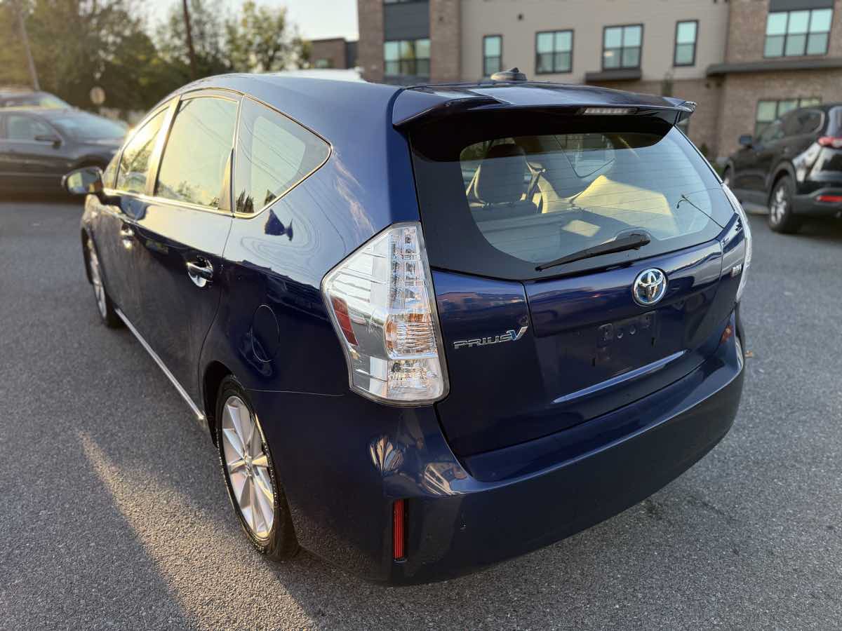 Used 2012 Toyota Prius V Five FWD image 5