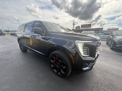 Used 2025 GMC Yukon XL Denali Ultimate w/ LPO, Floor Liner Package AWD/4WD image 1