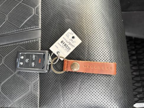 Used 2022 Jeep Grand Wagoneer Series III w/ Rear Seat Video Group 1 image 22