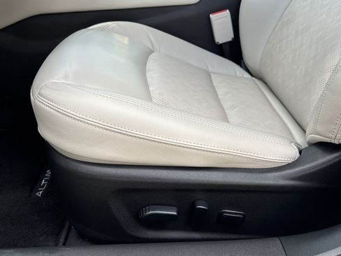Used 2024 Nissan Altima 2.5 SL FWD image 12