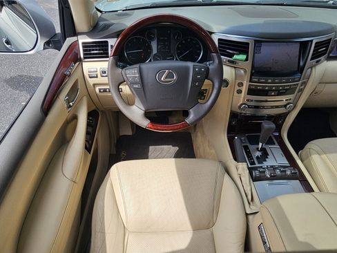 Used 2013 Lexus LX 570 4WD w/ Luxury Pkg image 14