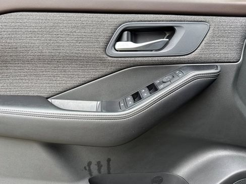 Certified 2023 Nissan Rogue SV image 11