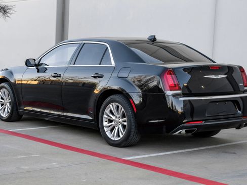 Used 2017 Chrysler 300 Limited w/ Value Package image 7