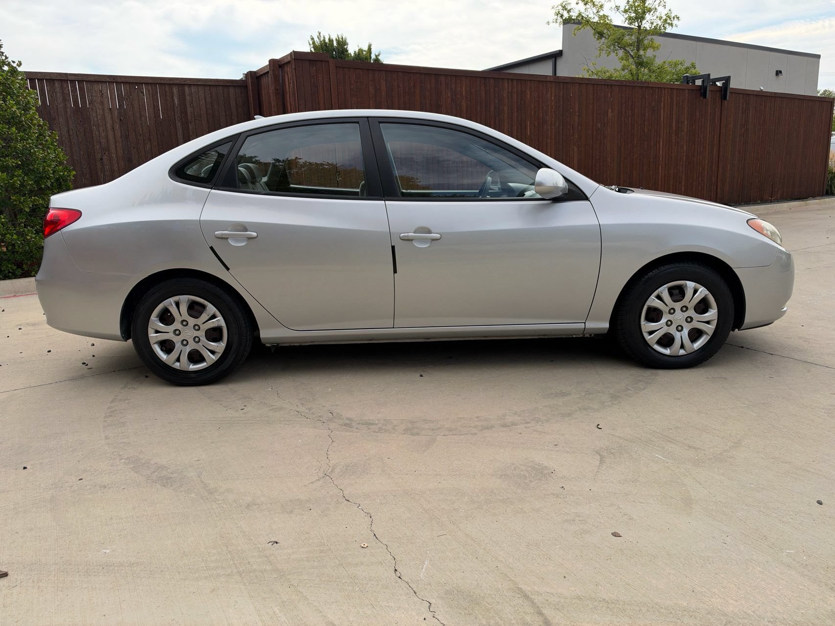 Used 2009 Hyundai Elantra GLS FWD image 2