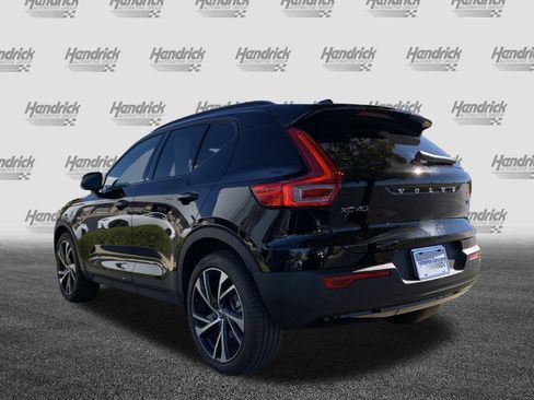 Used 2022 Volvo XC40 T5 R-Design w/ Advanced Package image 8