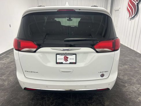 Used 2020 Chrysler Pacifica Limited FWD image 3