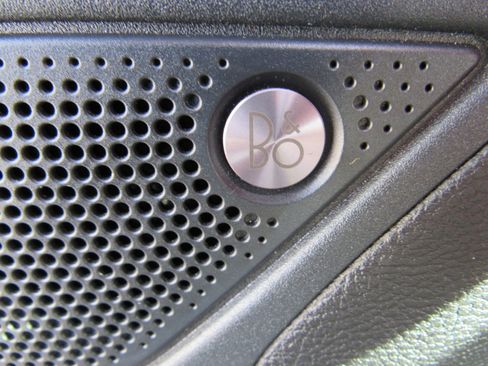 Used 2019 Ford Edge Titanium w/ Equipment Group 301A image 10