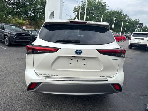 Used 2020 Toyota Highlander Platinum AWD/4WD image 4
