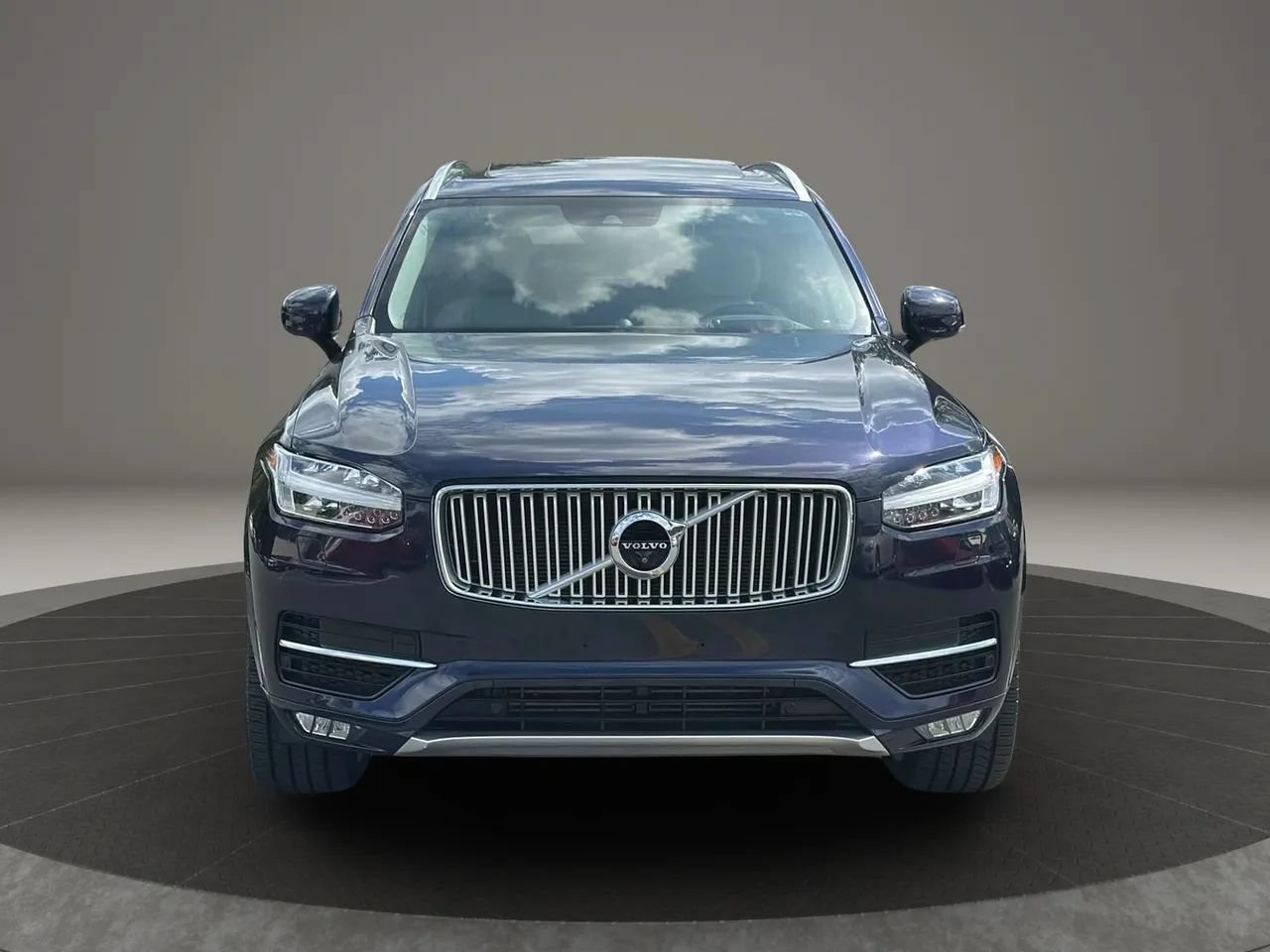 Used 2017 Volvo XC90 T6 Inscription w/ Vision Package AWD/4WD image 2