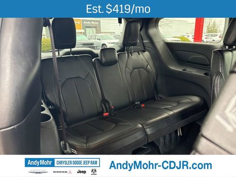 Used 2025 Chrysler Pacifica Select image 32