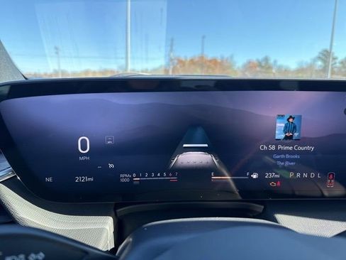 Used 2025 Buick Enclave Preferred image 28