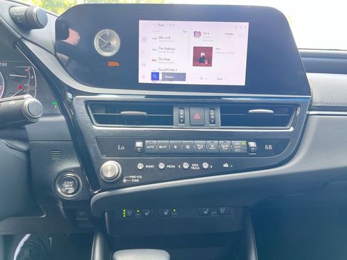 Certified 2023 Lexus ES 350 w/ Premium Package image 17