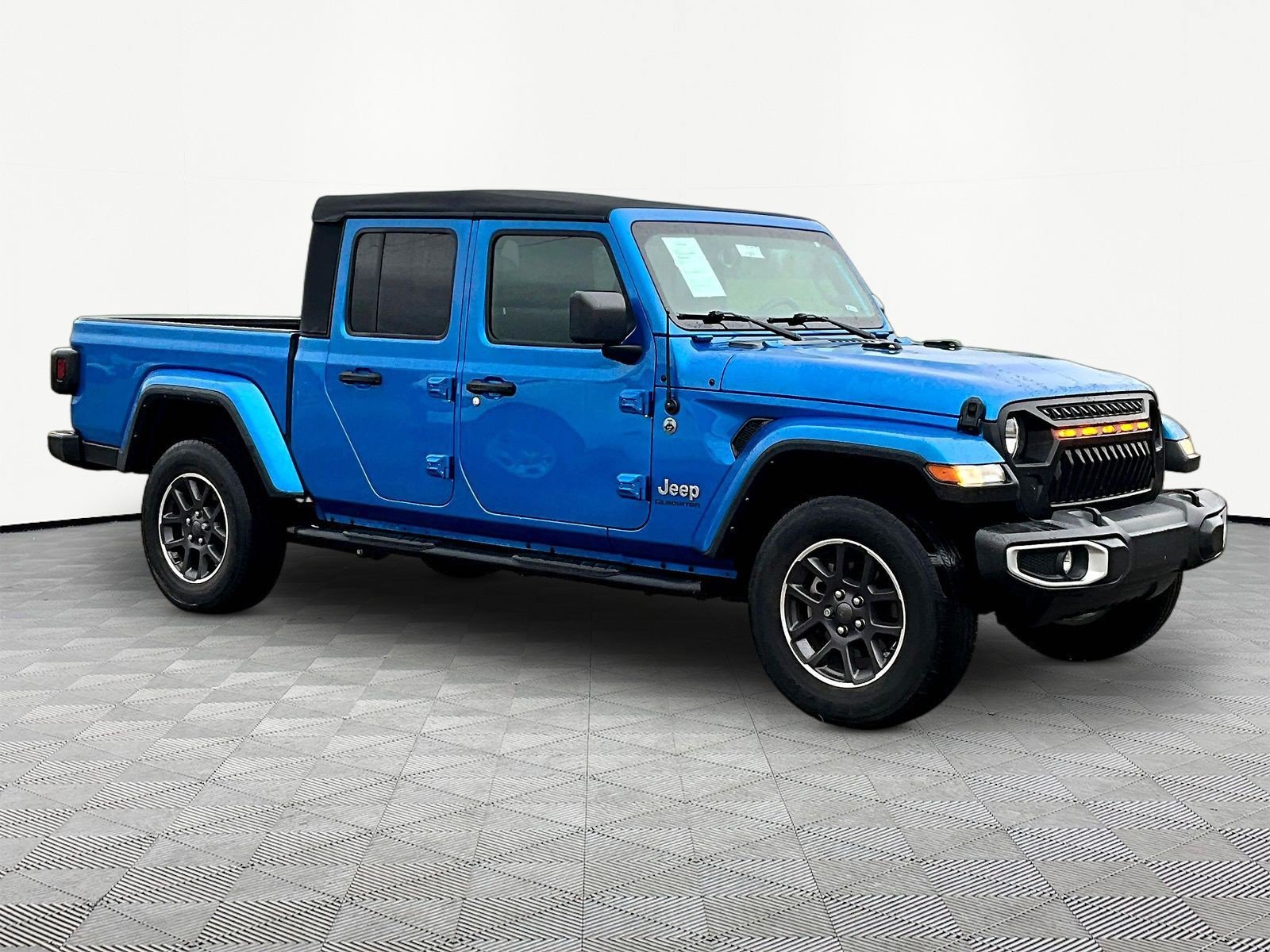 Used 2022 Jeep Gladiator Overland AWD/4WD image 2