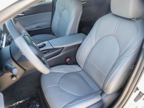 Used 2020 Toyota Avalon Limited image 9