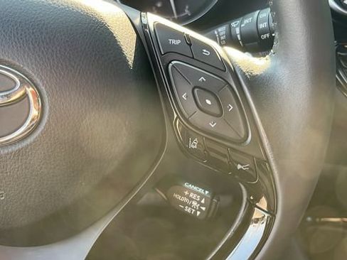 Used 2021 Toyota C-HR XLE FWD image 10