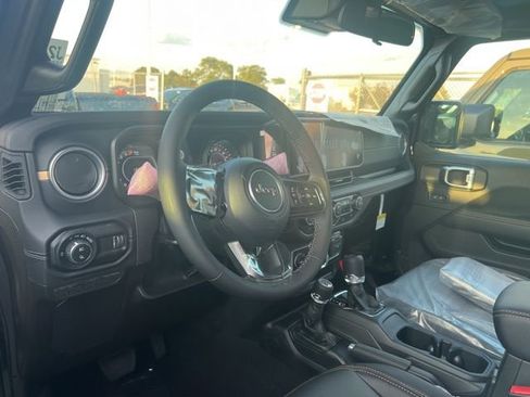 New 2025 Jeep Gladiator Sport image 6