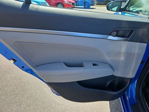 Used 2017 Hyundai Elantra SE FWD image 12