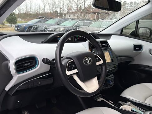 Used 2016 Toyota Prius Four image 10