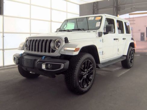 Used 2024 Jeep Wrangler Unlimited Sahara w/ Technology Group AWD/4WD image 7