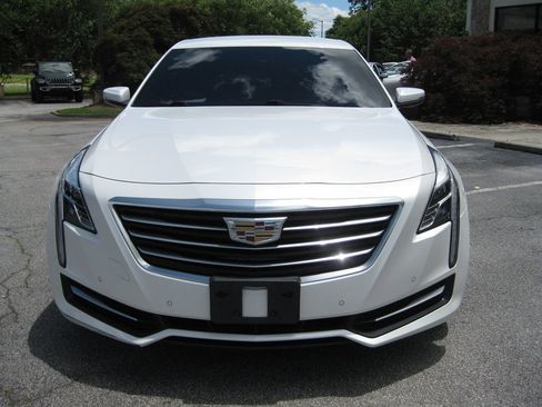 Used 2018 Cadillac CT6 2.0T RWD image 2