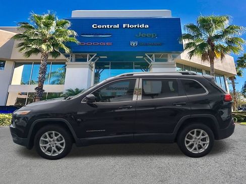 Used 2017 Jeep Cherokee Latitude w/ Comfort/Convenience Group FWD image 8