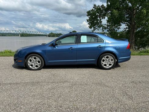 Used 2010 Ford Fusion SE FWD image 2