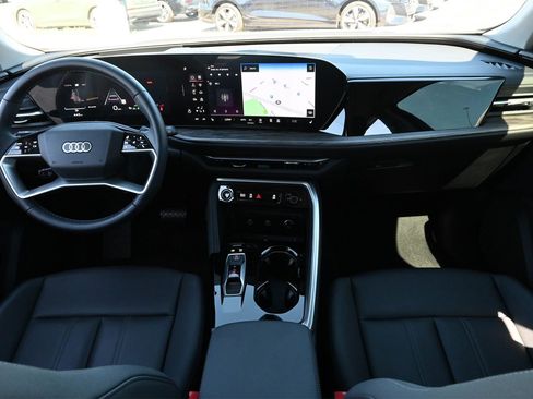 Used 2025 Audi Q5 Premium Plus w/ Premium Plus image 4