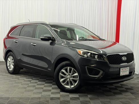 Used 2017 Kia Sorento AWD image 2