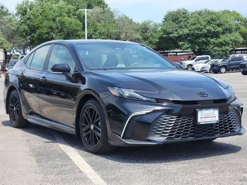 Used 2026 Toyota Camry SE FWD image 2