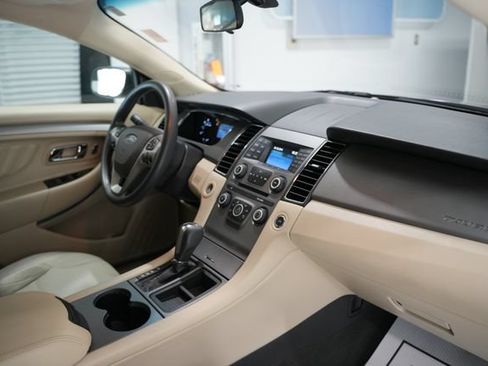 Used 2014 Ford Taurus SE FWD image 20