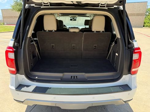 Used 2019 Ford Expedition XLT w/ Equipment Group 202A RWD image 5