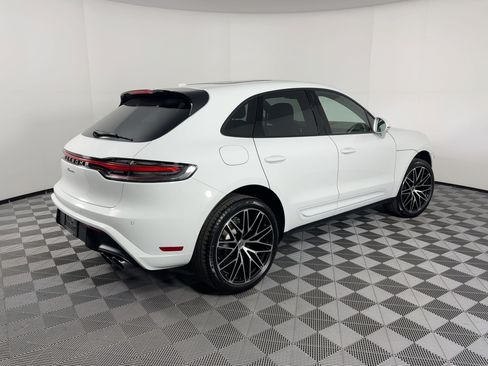 Certified 2026 Porsche Macan AWD/4WD image 9