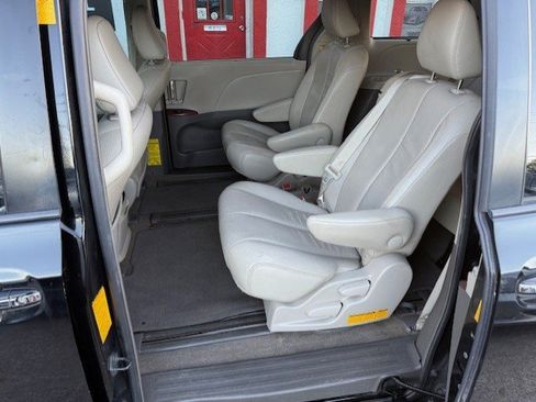 Used 2013 Toyota Sienna Limited image 13